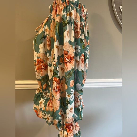 Women's Fall Top -Off The Shoulder - Floral Print Ruffle Sleeve - Size L - Picture 5 of 11